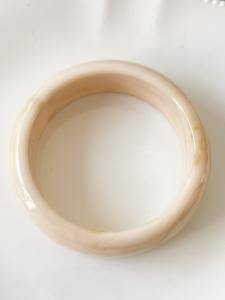 Bracelet résine beige de la capsule Cricri