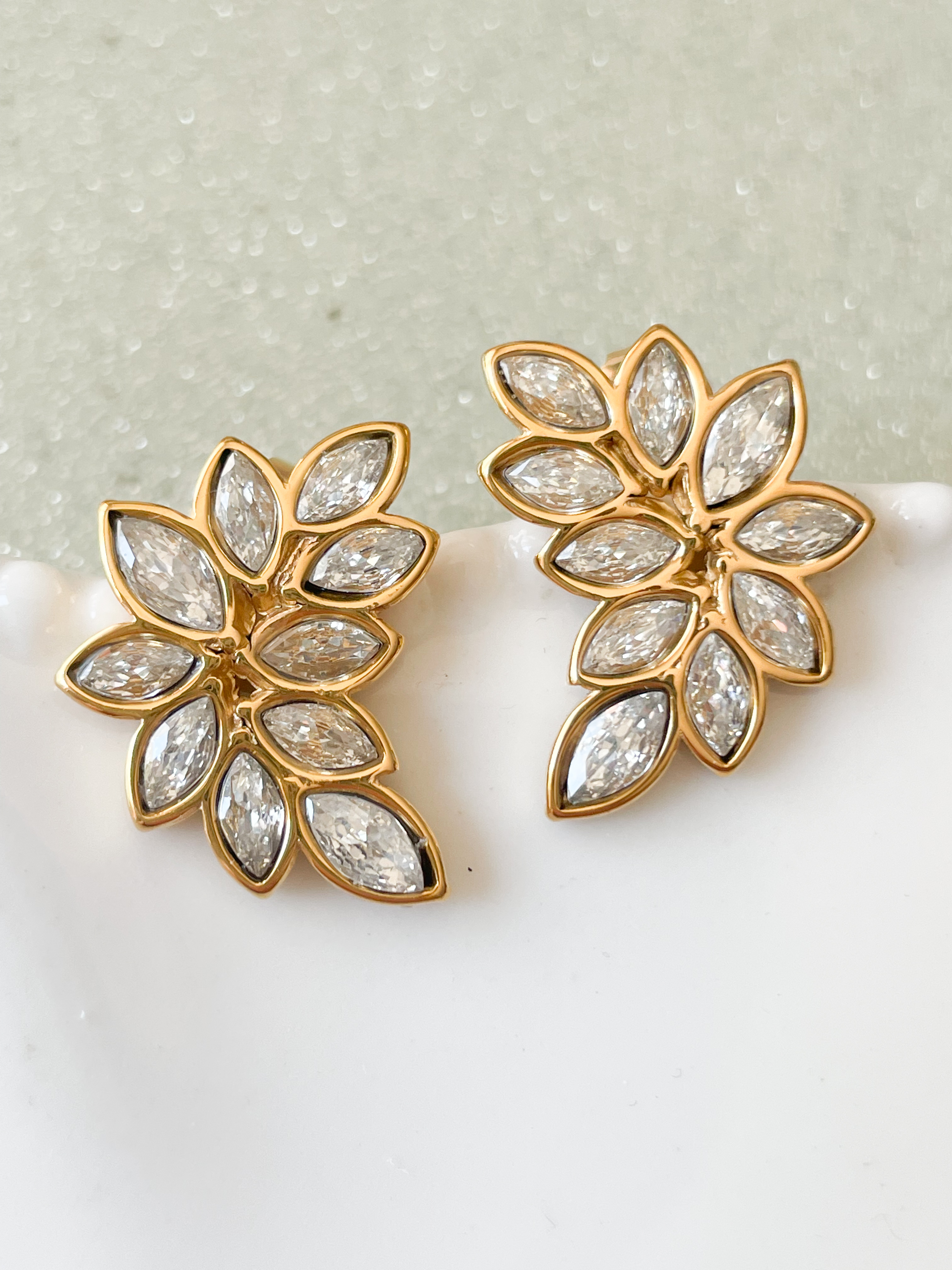 Boucles feuilles strass doré