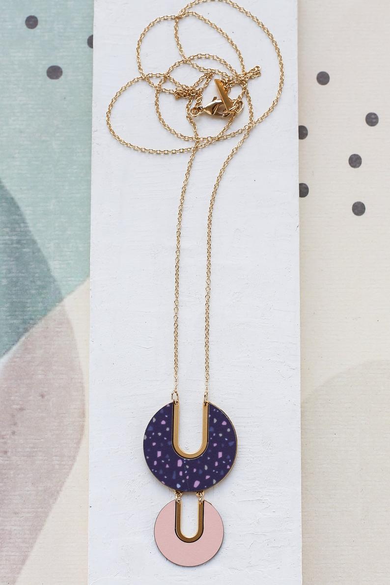 collier Expo long terrazo bleu doré de Shlomit Ofir