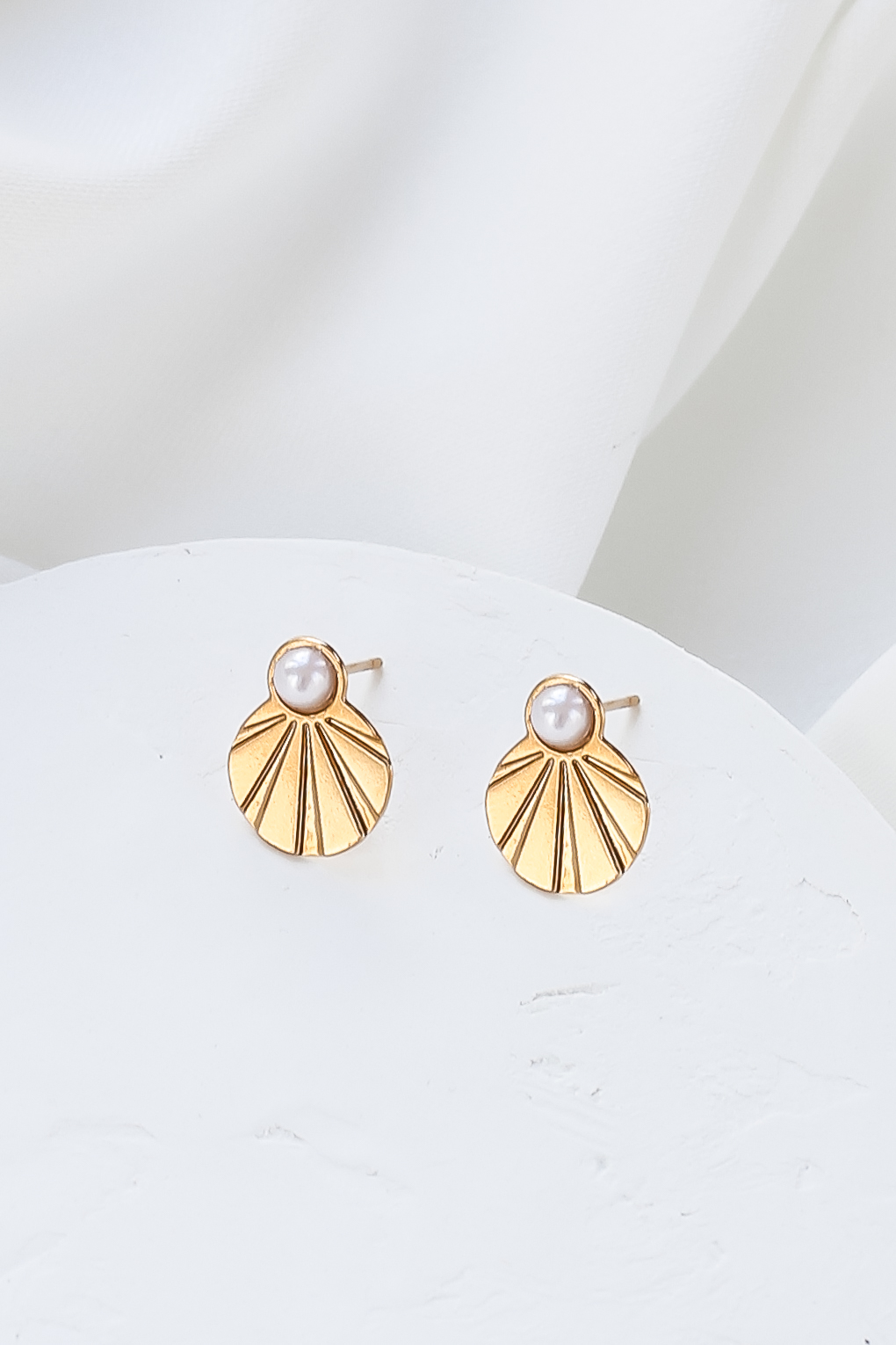 boucles Alma puce blanc doré de Shlomit Ofir