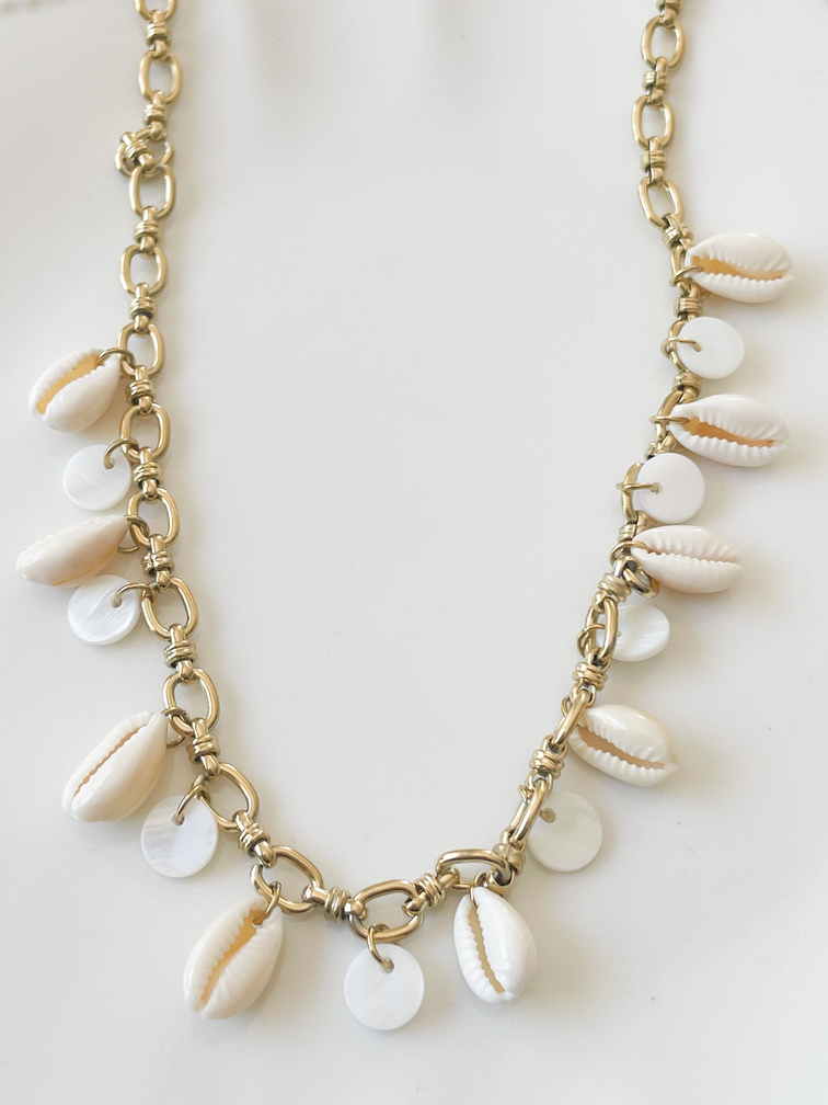 collier coquillage blanc doré