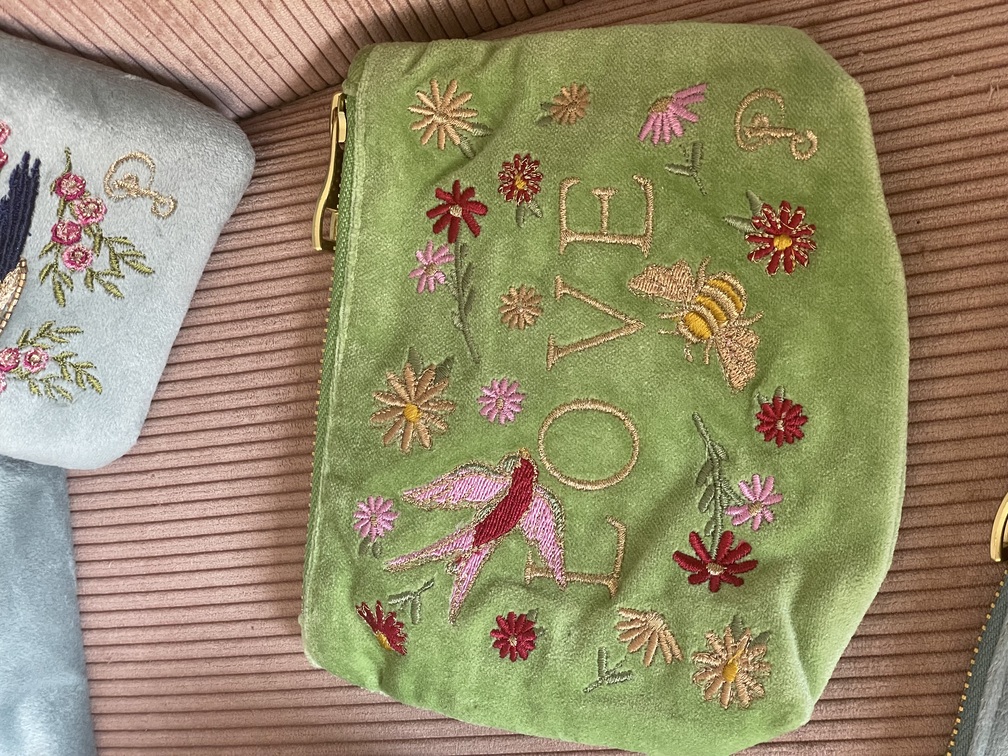 pochette petite Love verte