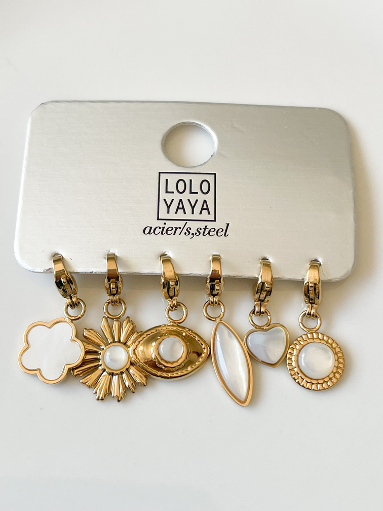 Lot de breloques nacrées dorés