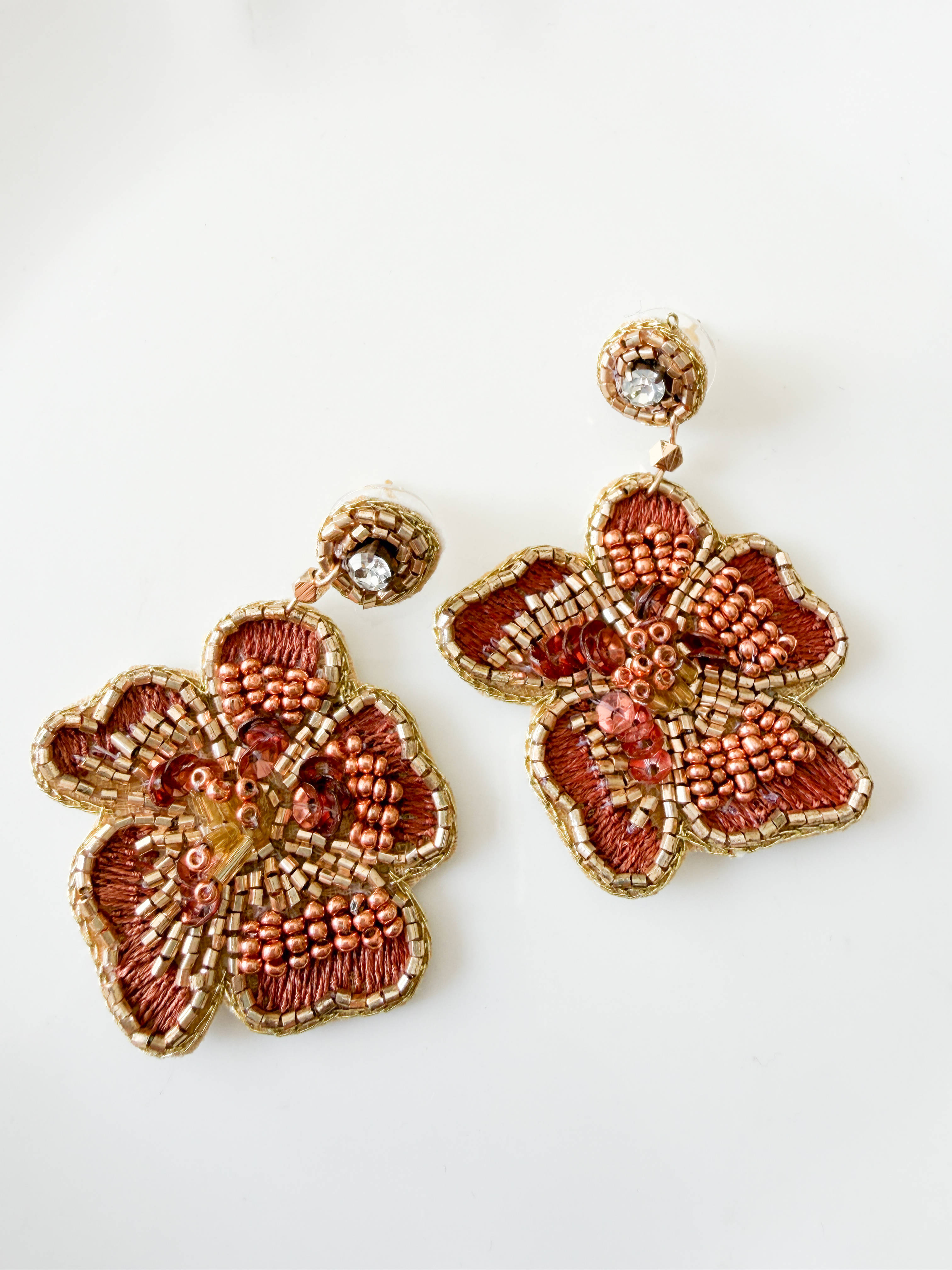 Boucles fleur perles brodées