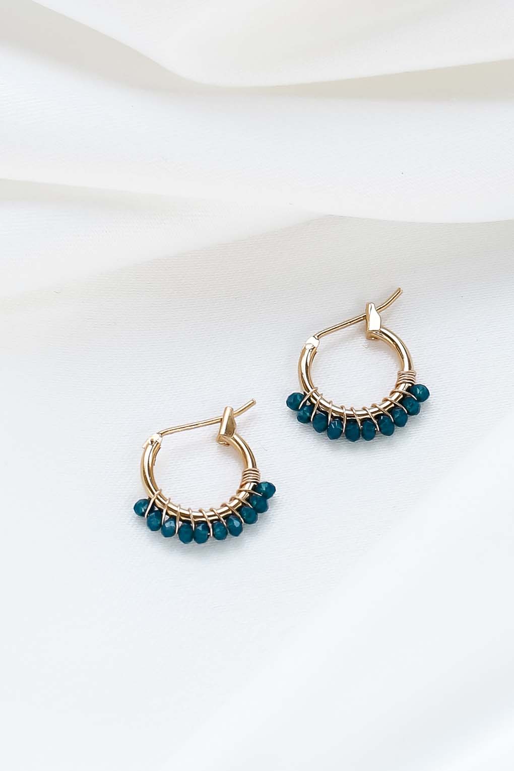 boucles Millie créoles bleu doré de Shlomit Ofir