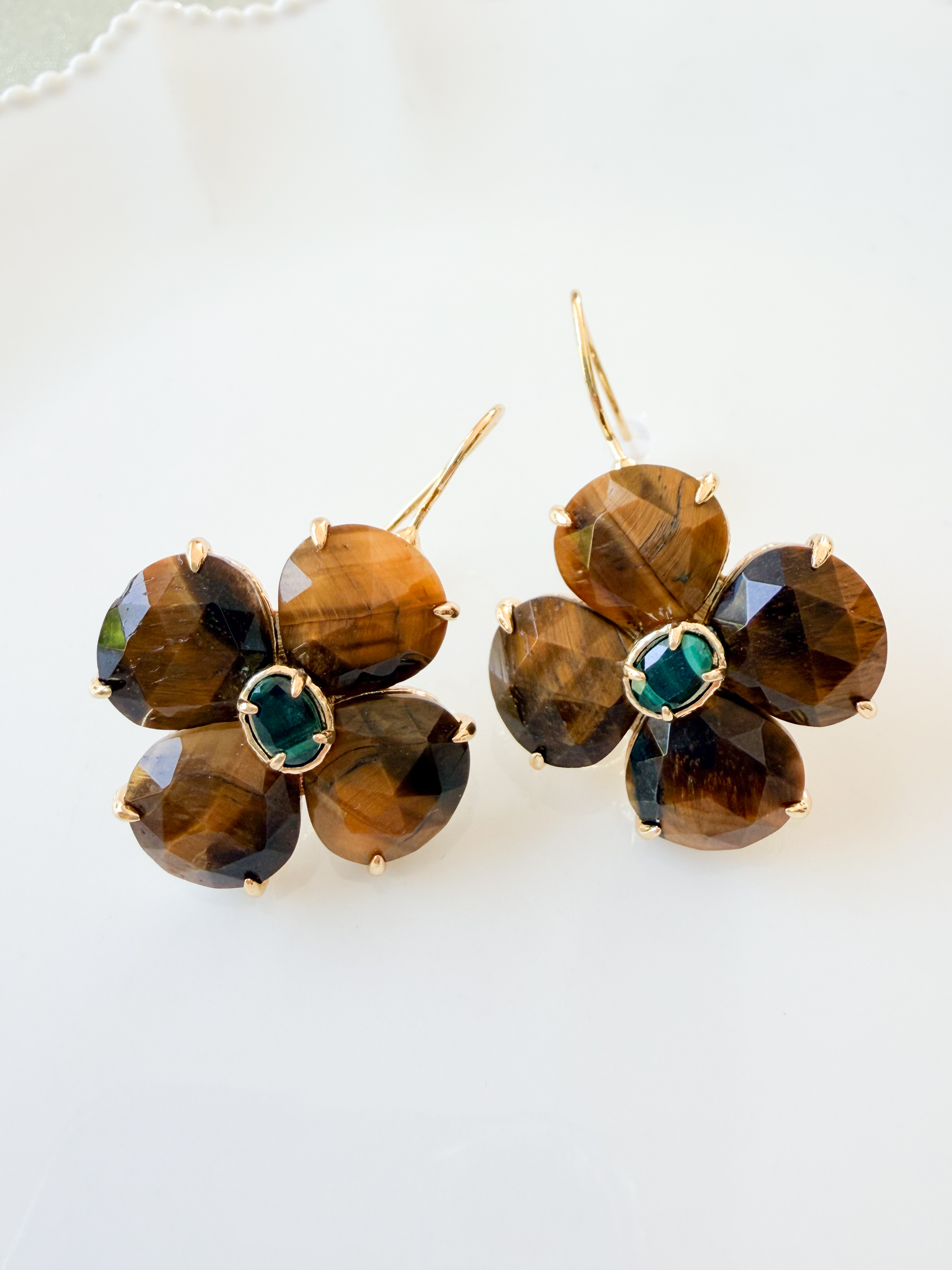 Boucles pierres fleur marron doré 