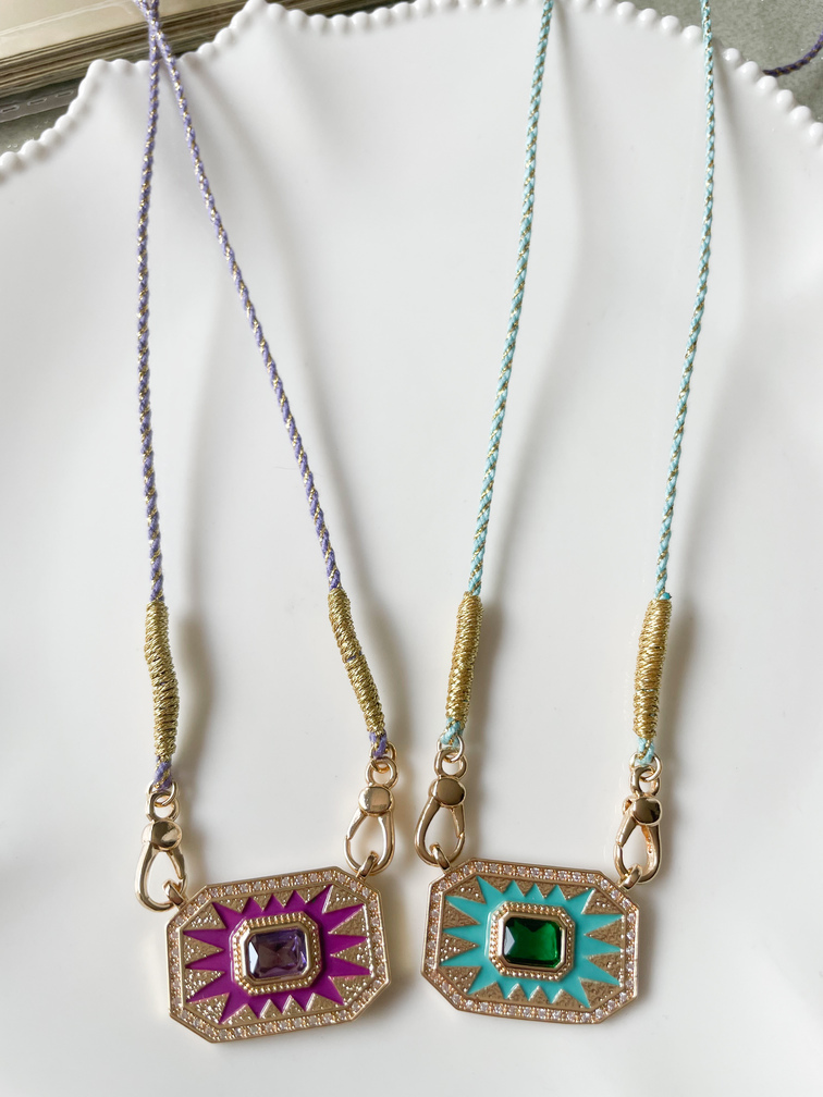 Collier médaillon turquoise doré