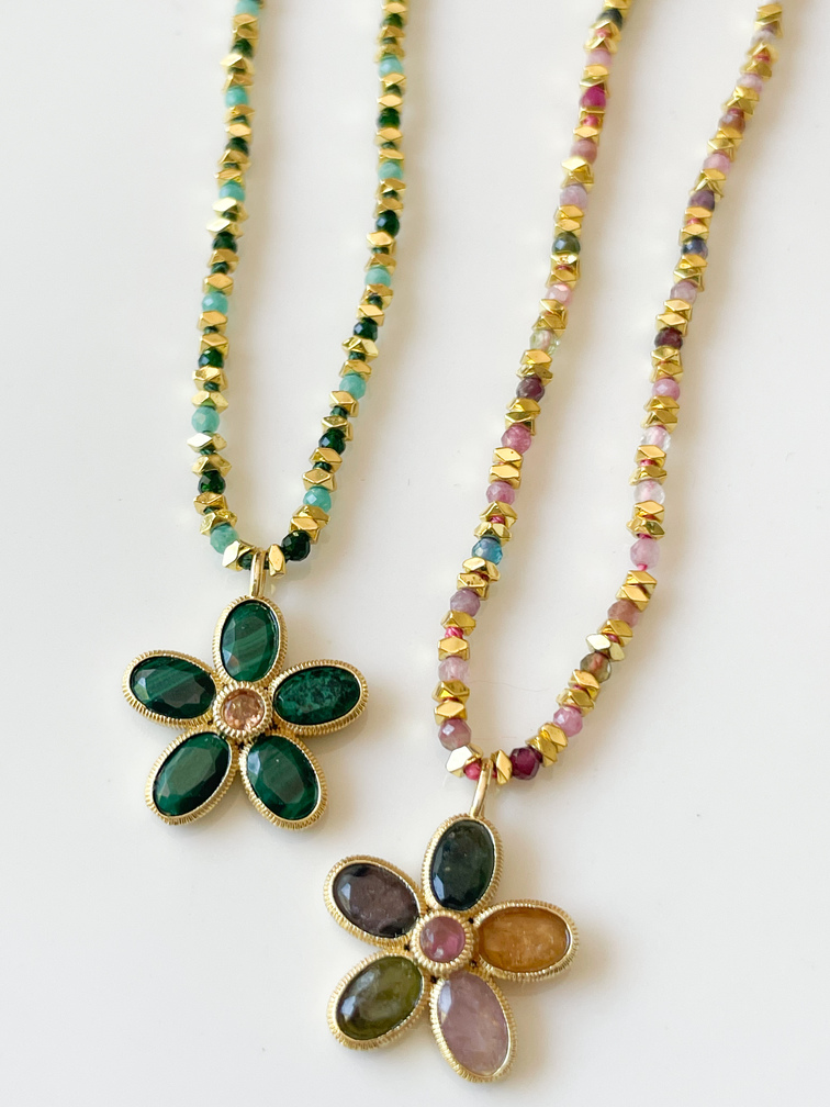 Collier fleur pierre vert doré