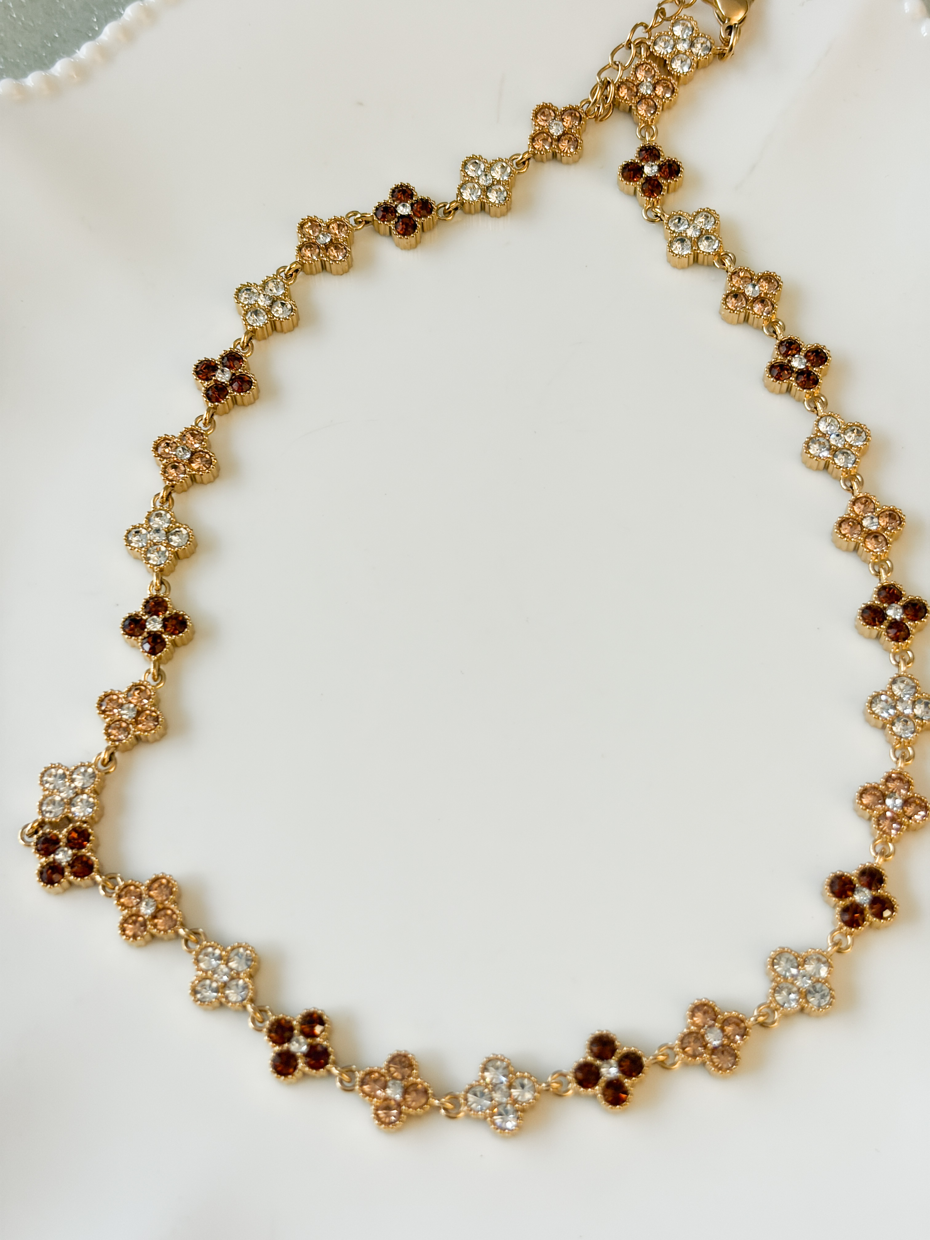 Collier petites fleurs strass marron doré