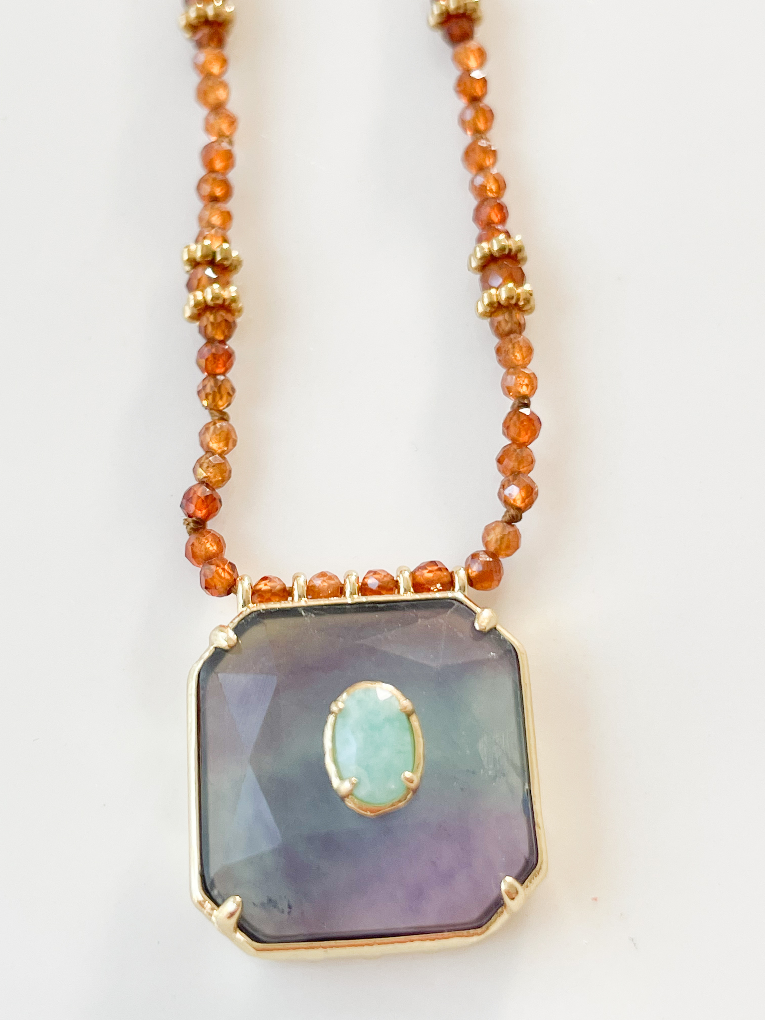 Collier pierres Sol violet doré 