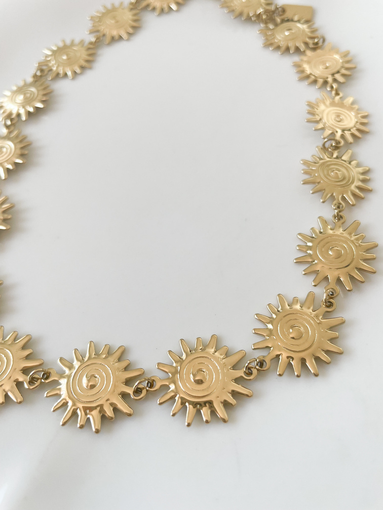 Collier soleil doré
