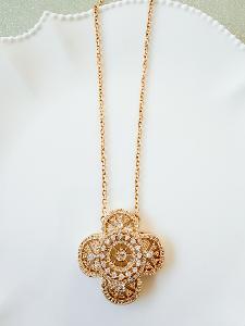 Collier médaillon fleur grand modèle doré 