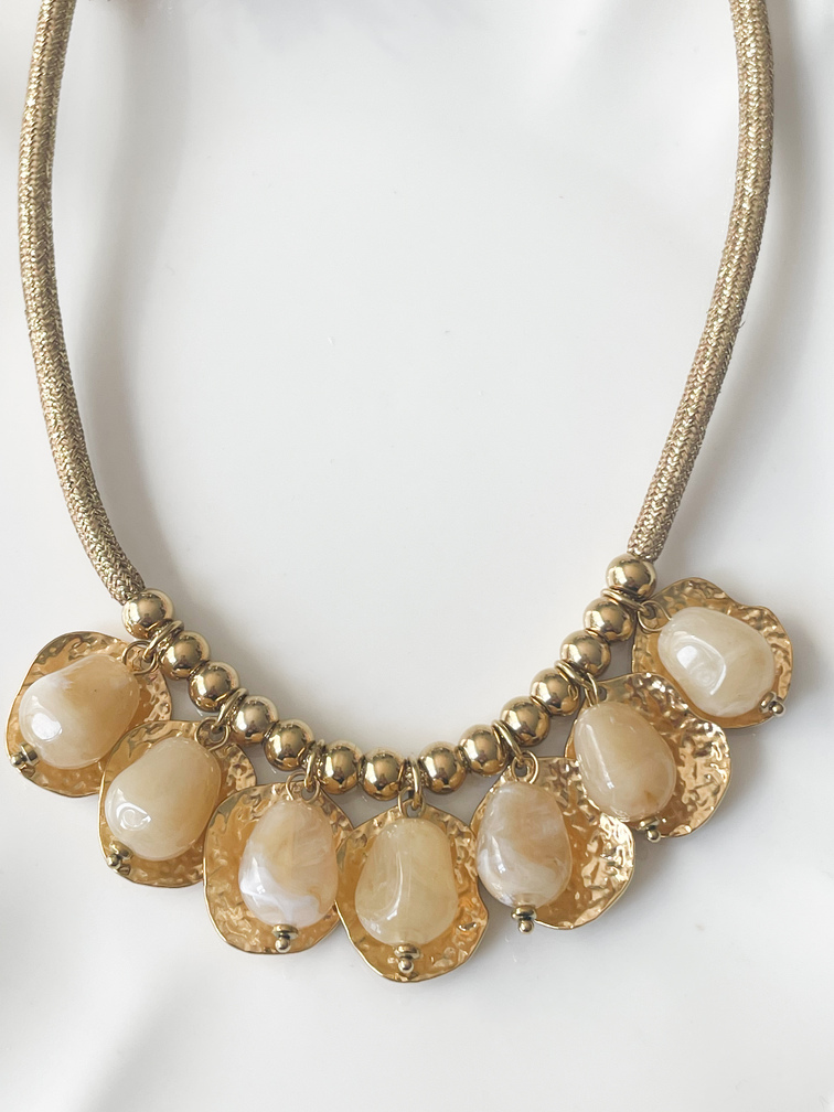 Collier Betty beige doré