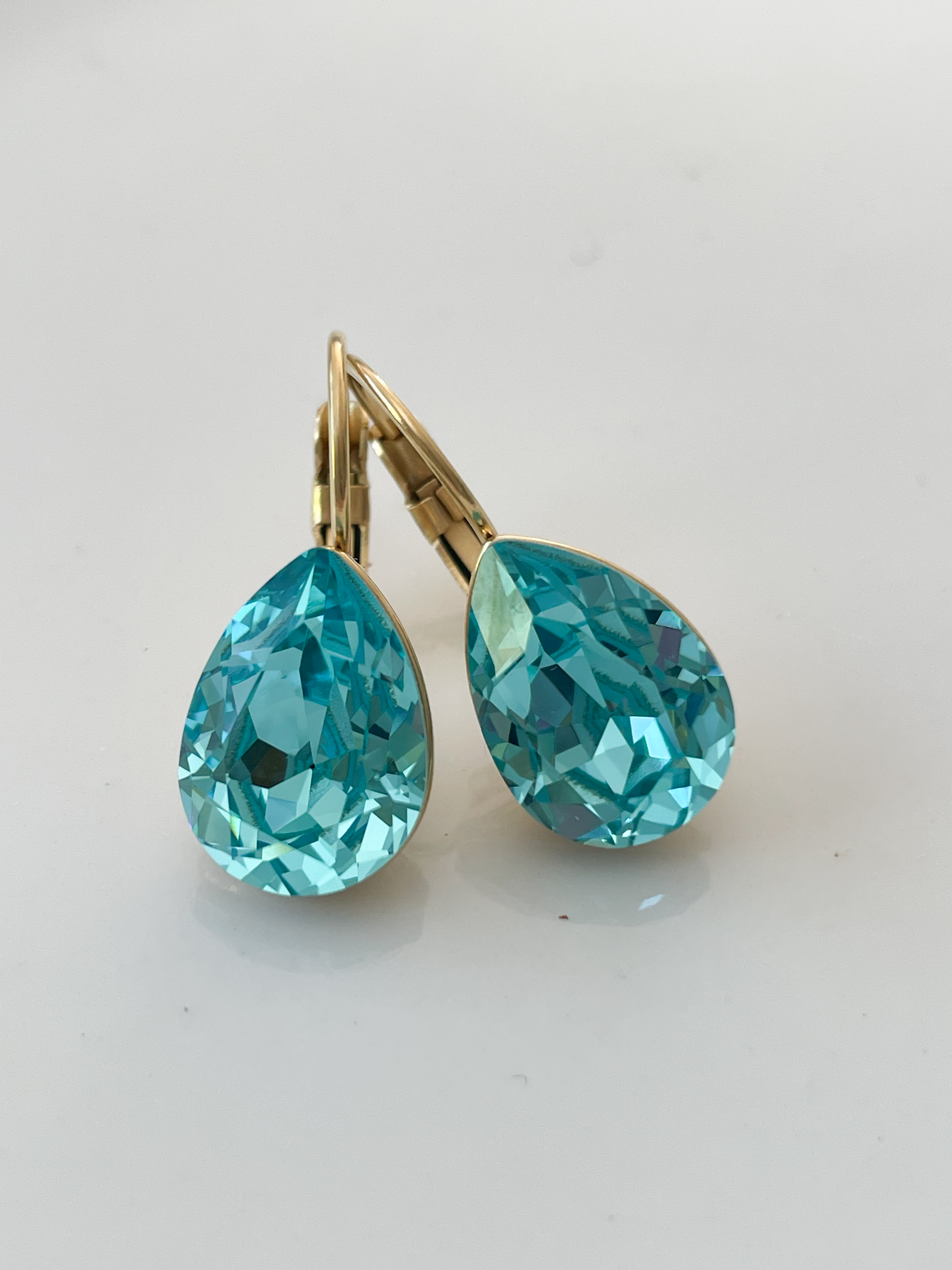 Boucles cristal goutte bleu glacier doré