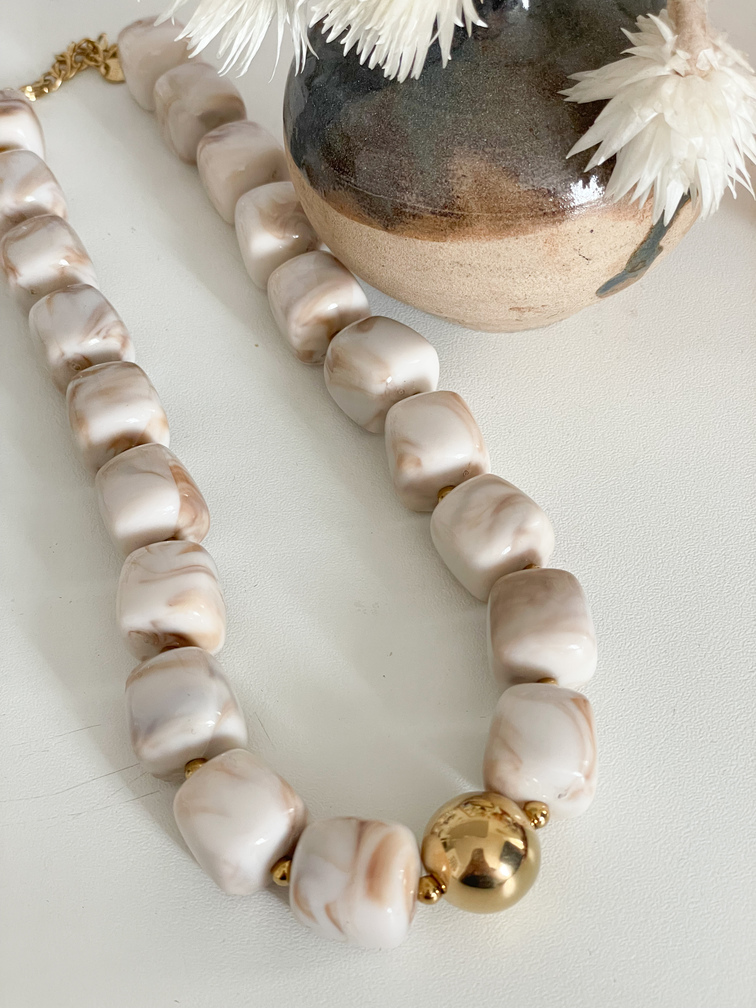 Collier perles crème doré