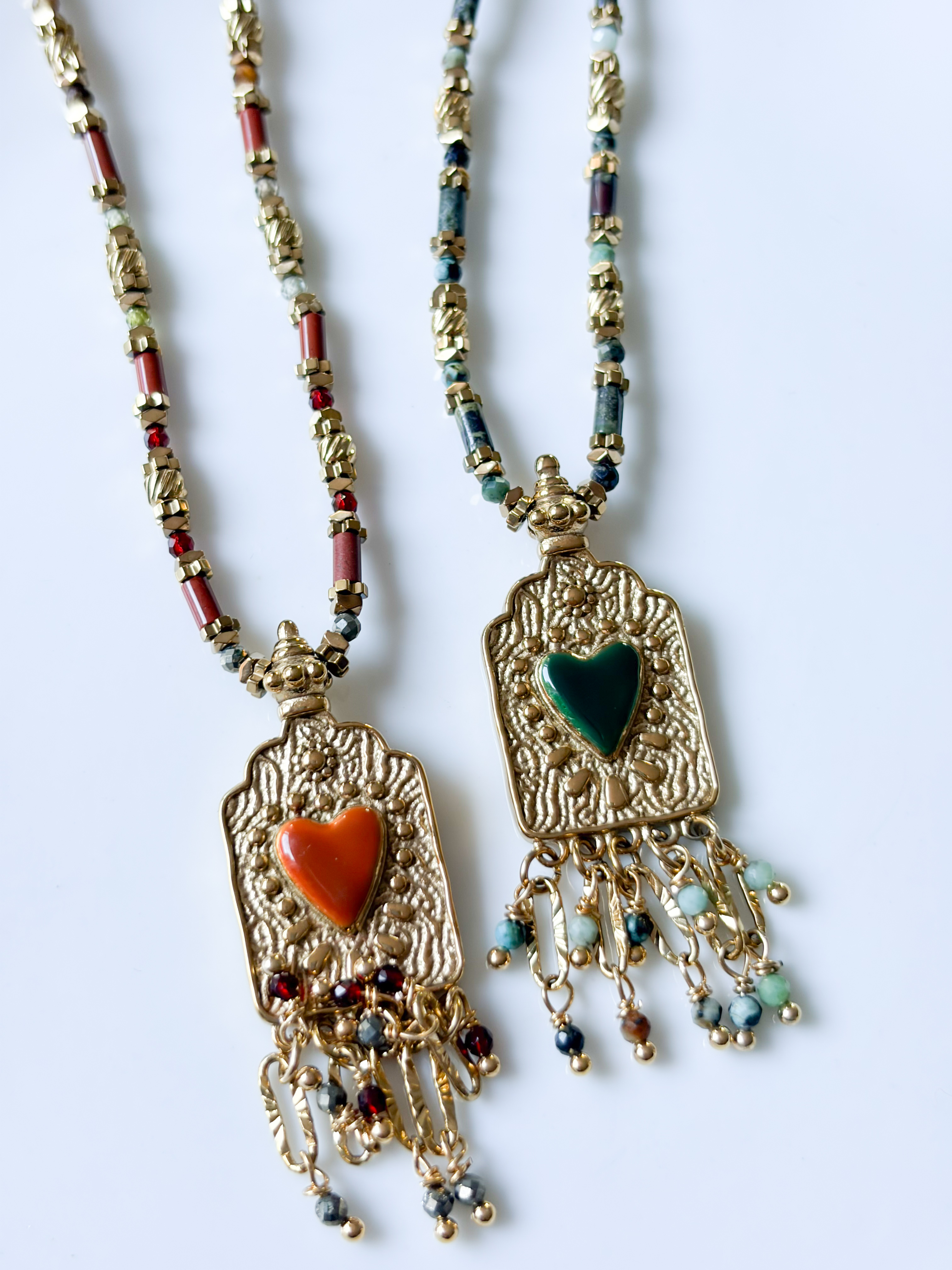 Collier pierres médaillon coeur vert doré