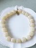 collier beige doré