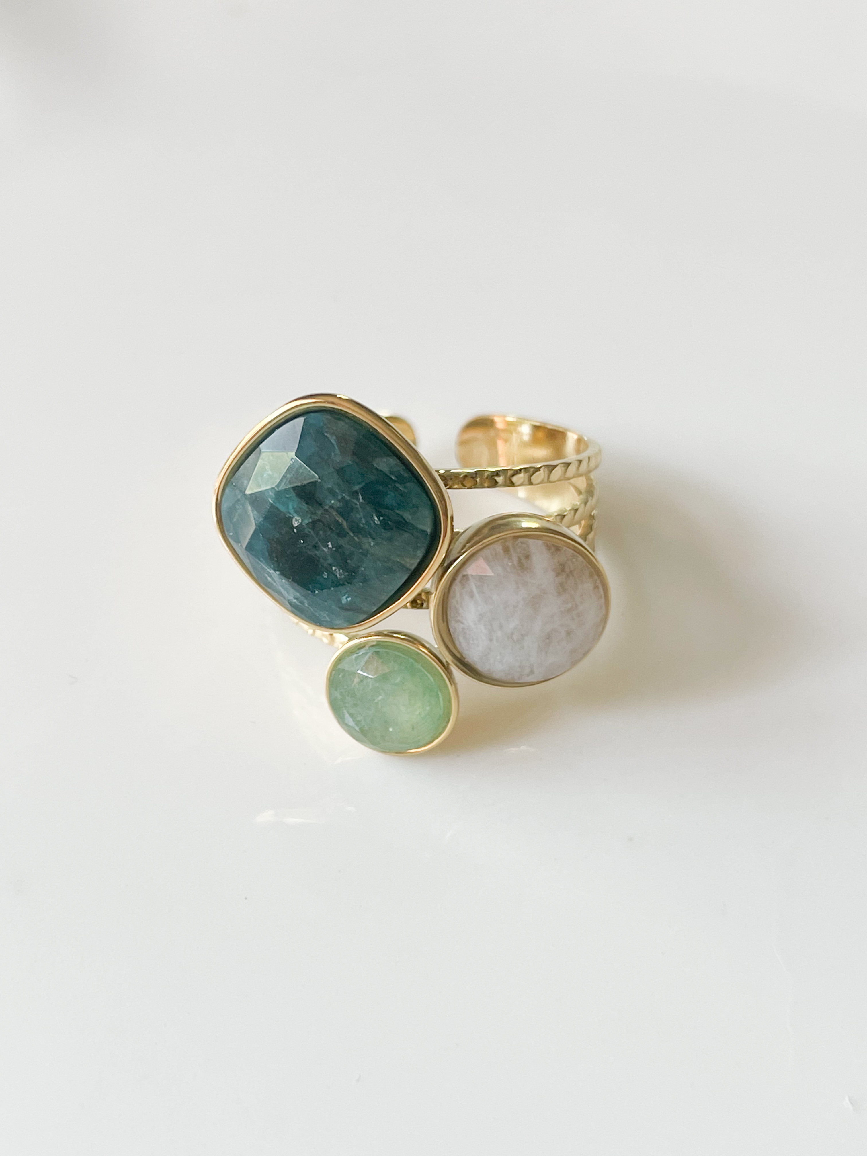 Bague Cristal pierre vert blanc doré