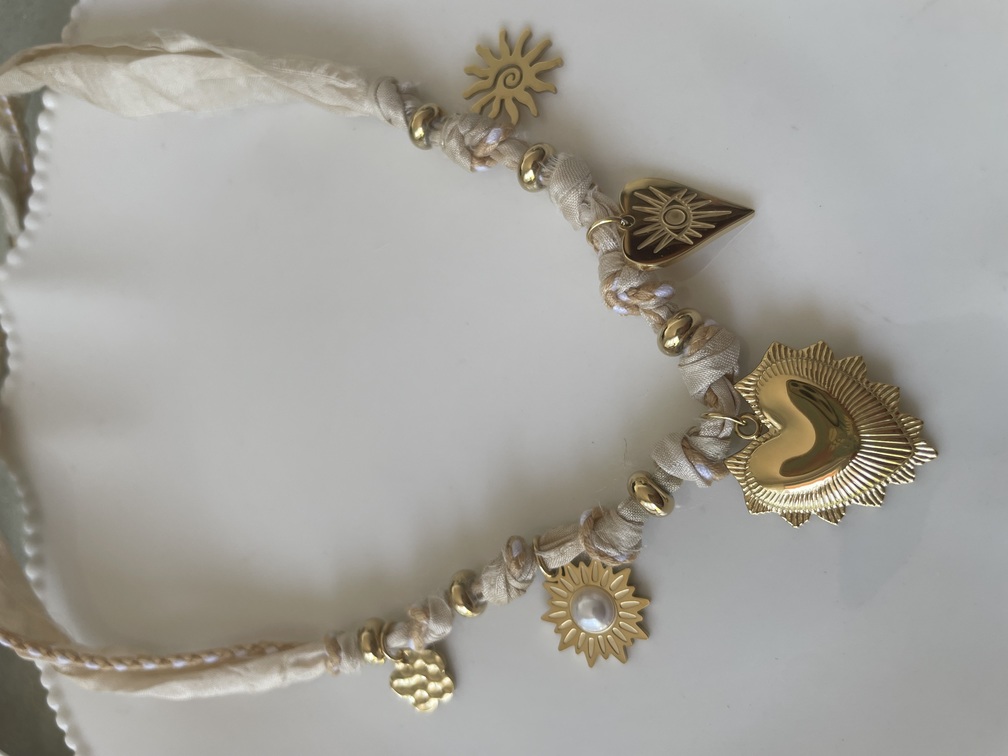 collier ex voto beige