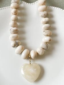 collier coeur beige doré