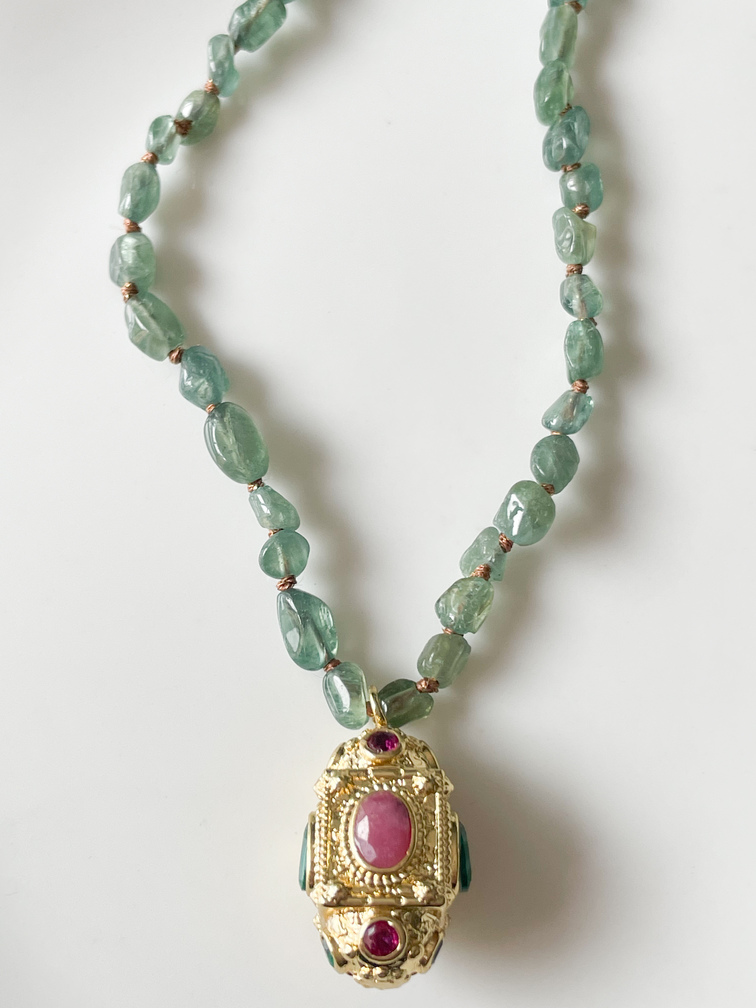 Collier pierres Jill vert doré 