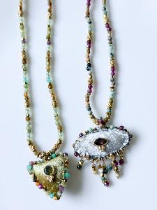 Collier pierres coeur velours vert doré