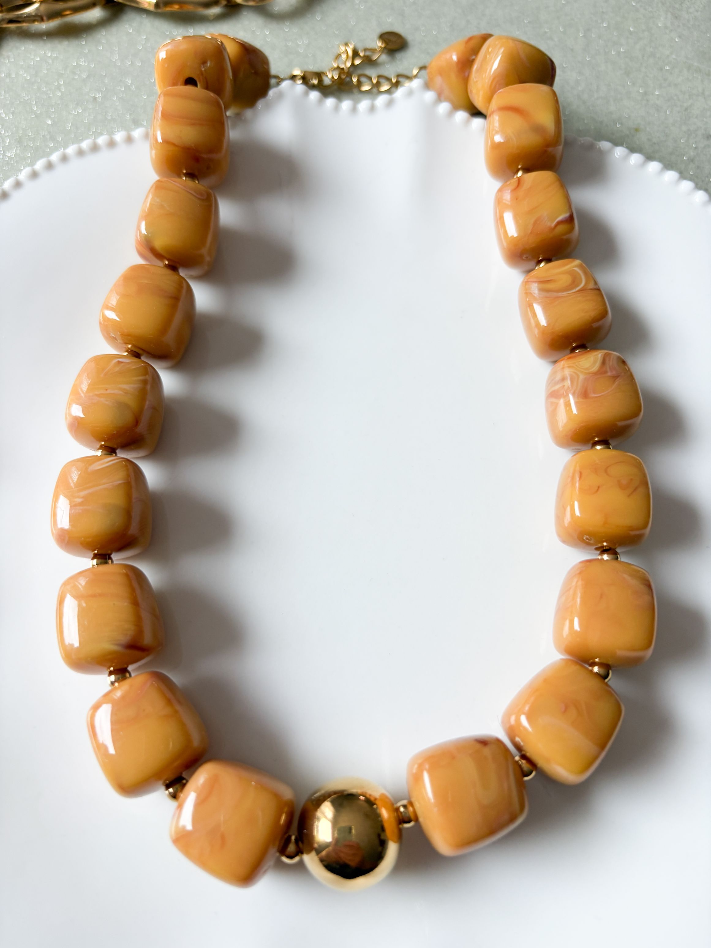 Collier perles miel doré