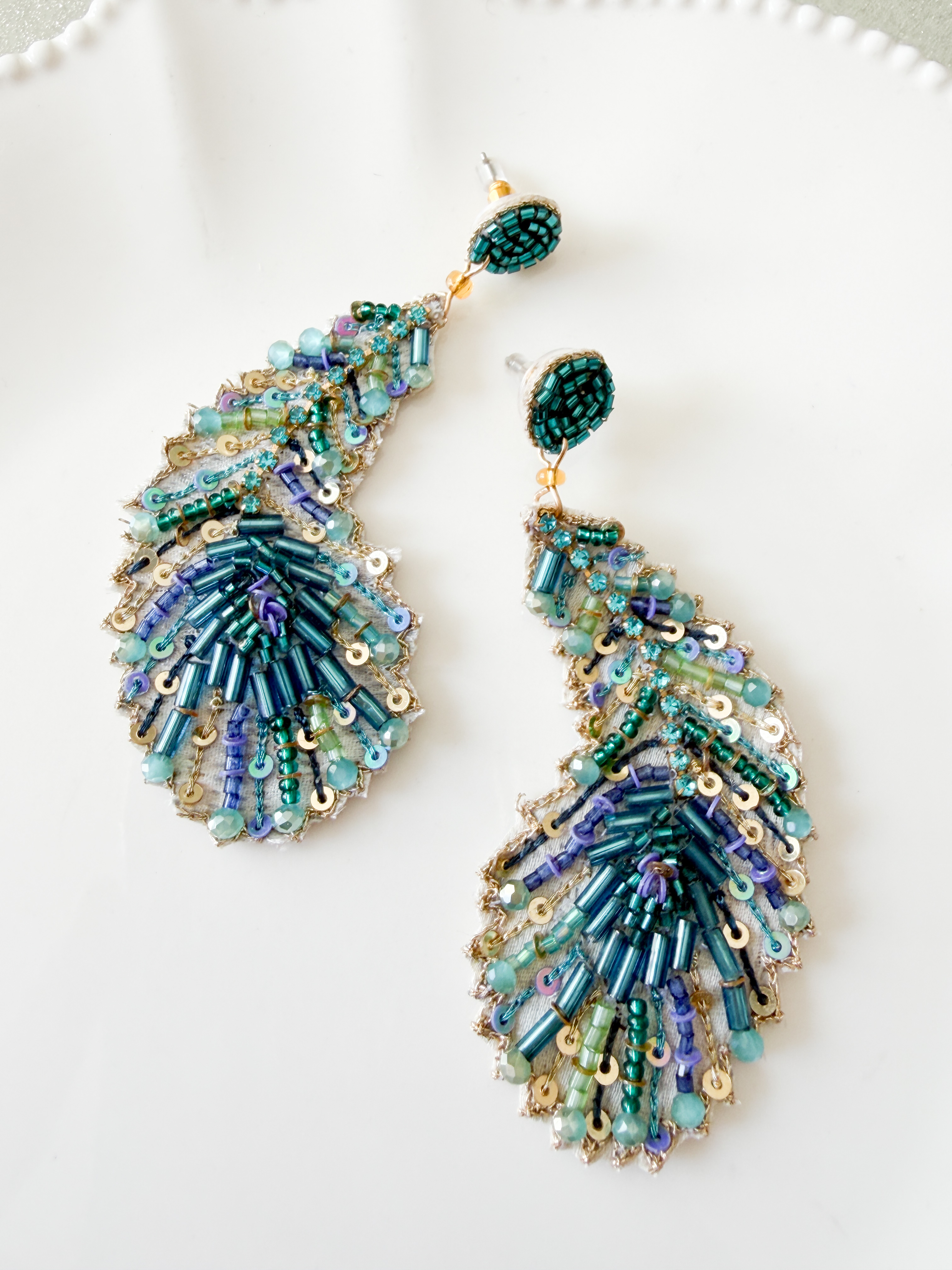 Boucles plume perles brodées