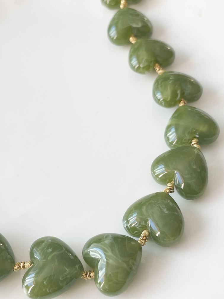 Collier Michelle coeur kaki doré