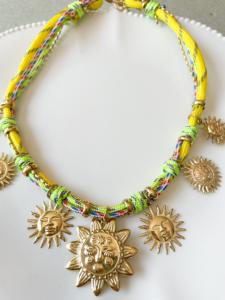 collier soleil fluo jaune doré