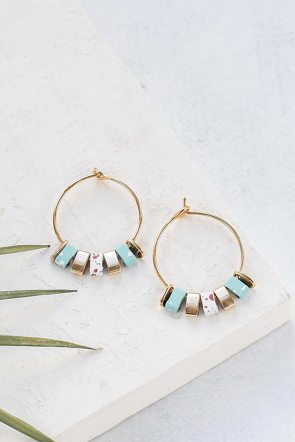 boucles Bali hoop small turquoise doré de Shlomit Ofir
