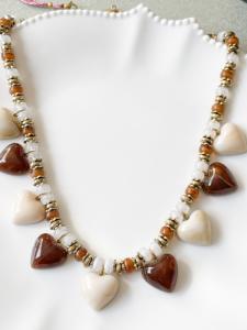 Collier coeur marron beige doré