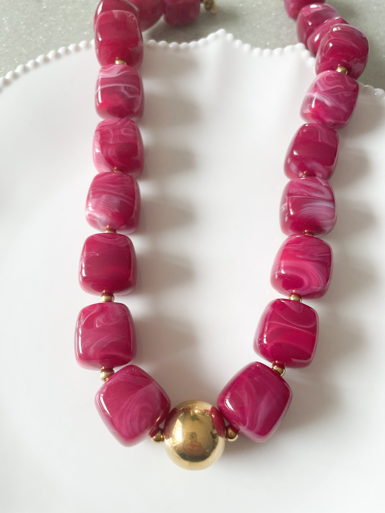collier perles roses doré