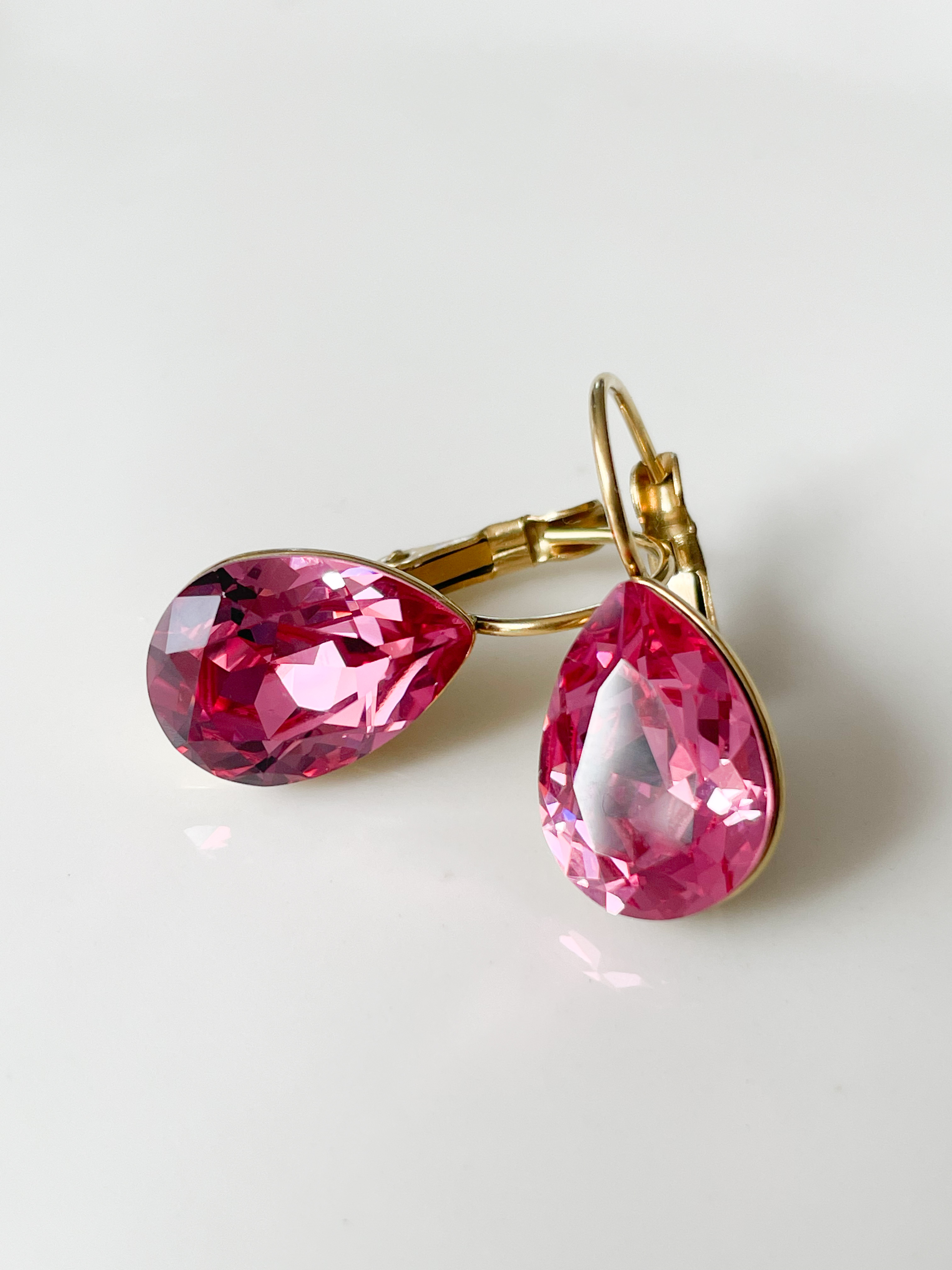 Boucles cristal goutte rose fonçé doré