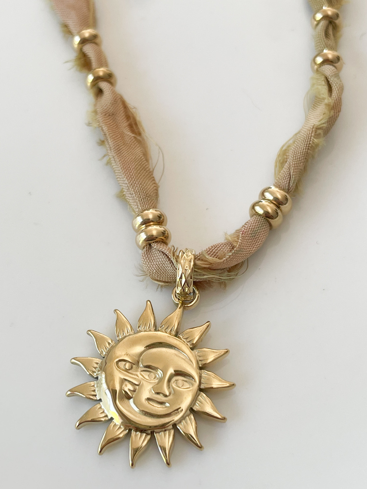 collier soleil lune beige doré