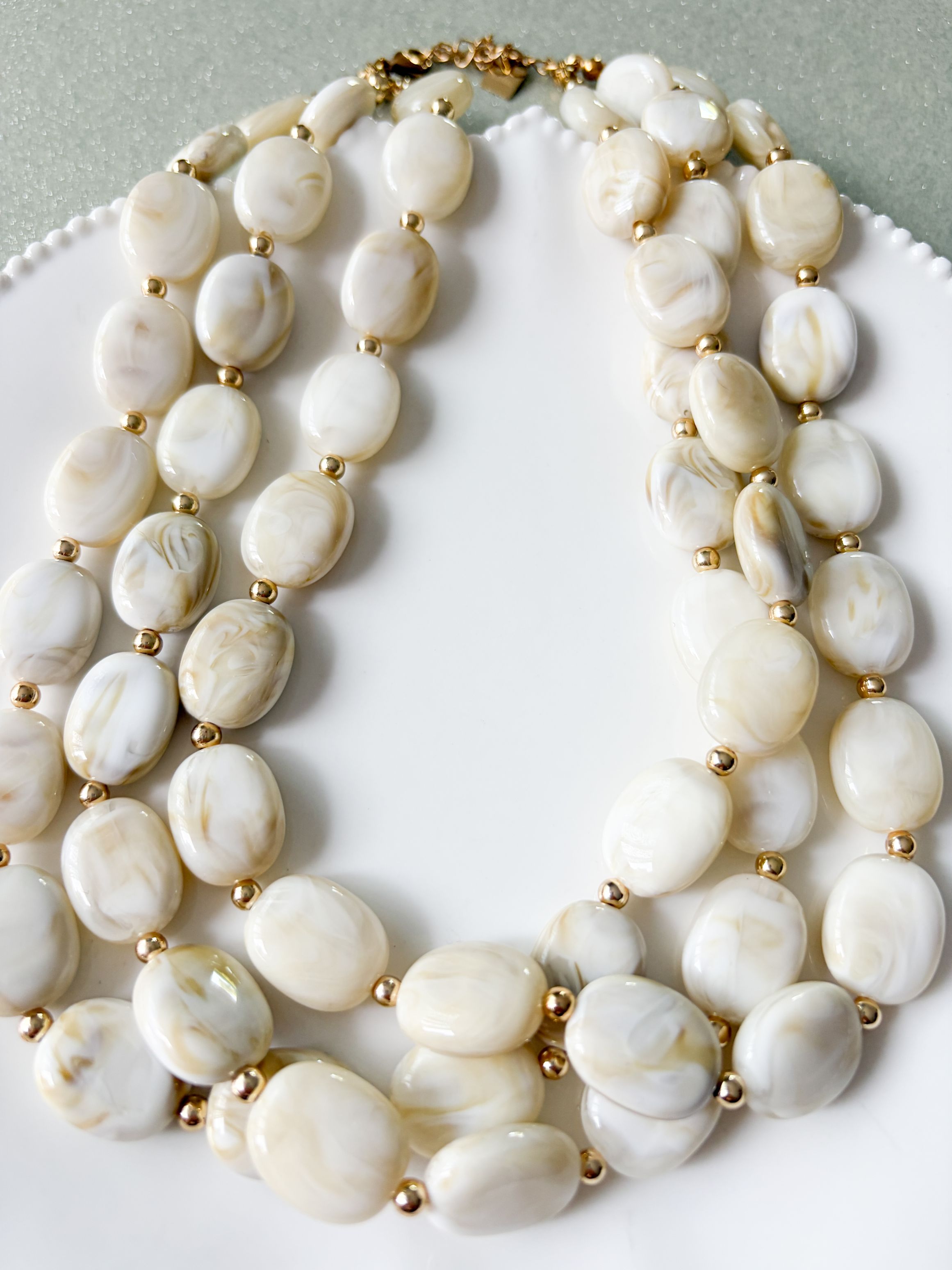 Collier beige multi doré