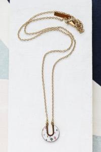 collier Expo terrazo rose doré de Shlomit Ofir