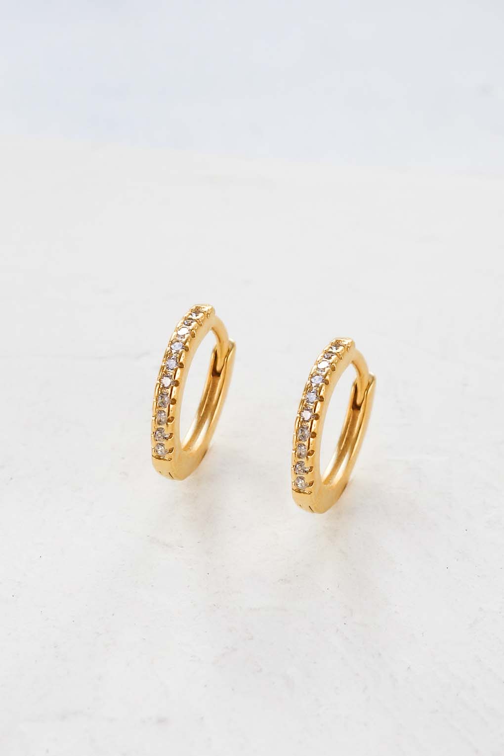 boucles Tyler blanc doré de Shlomit Ofir