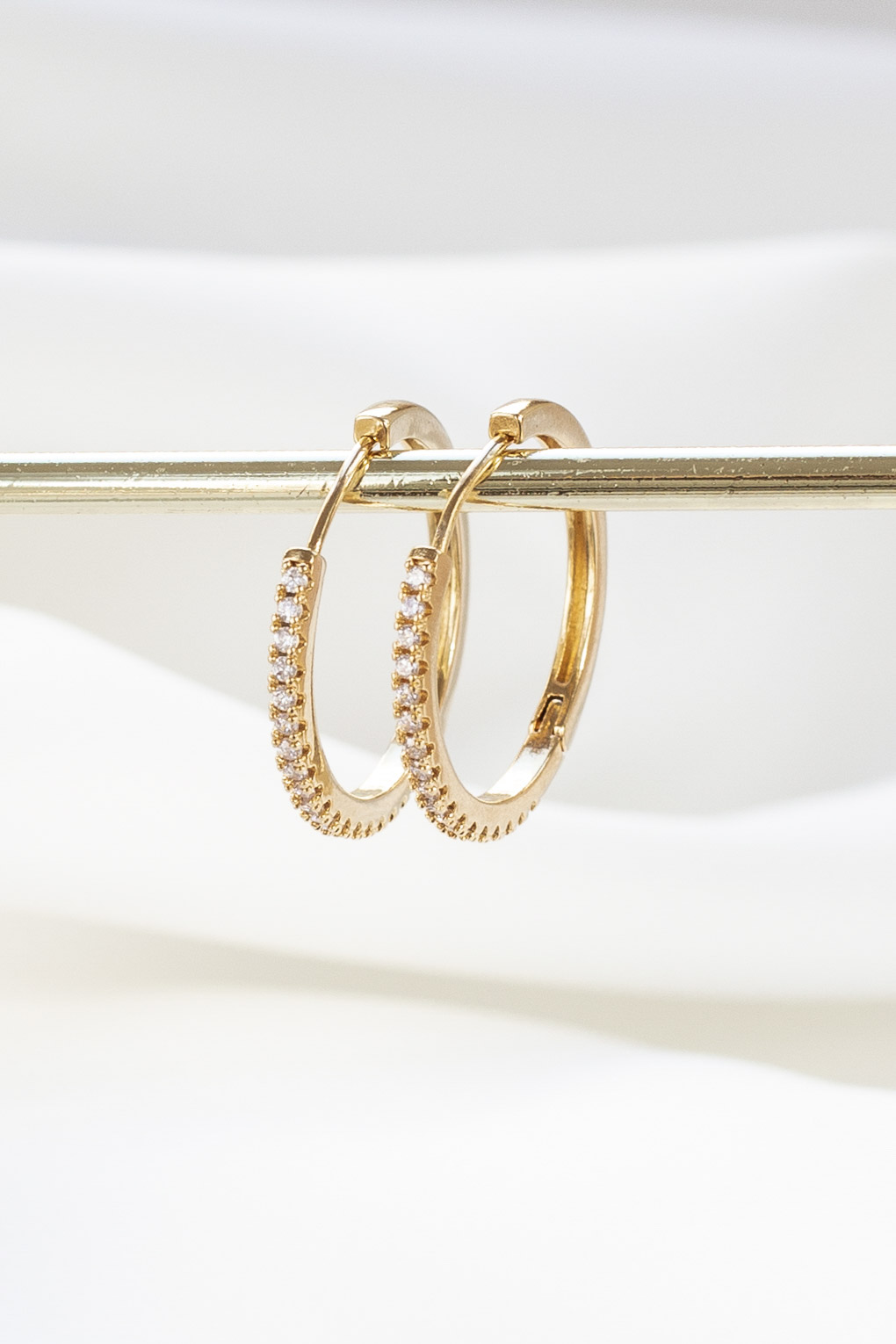 boucles Logan blanc doré de Shlomit Ofir
