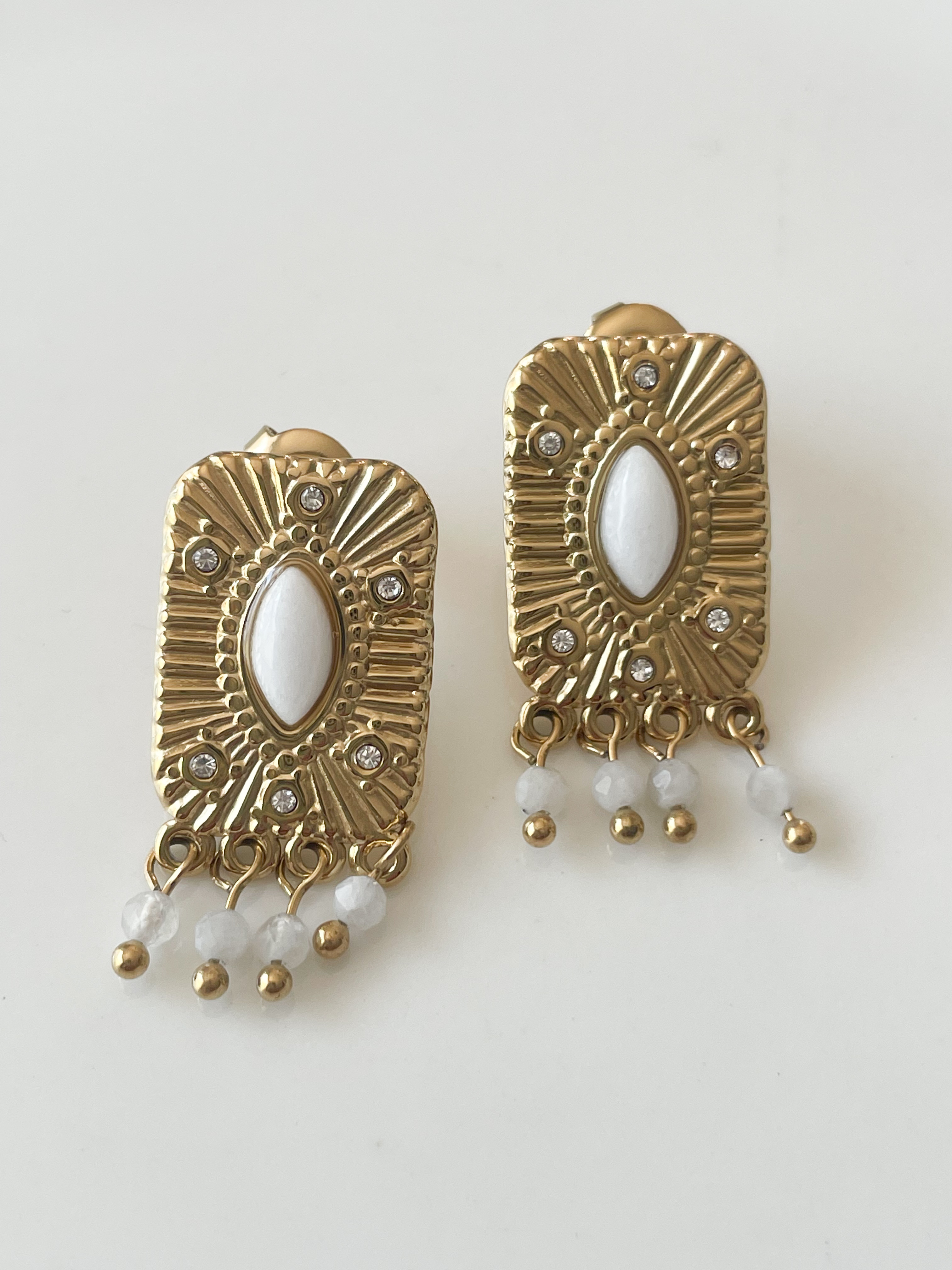 Boucles rétro blanc doré