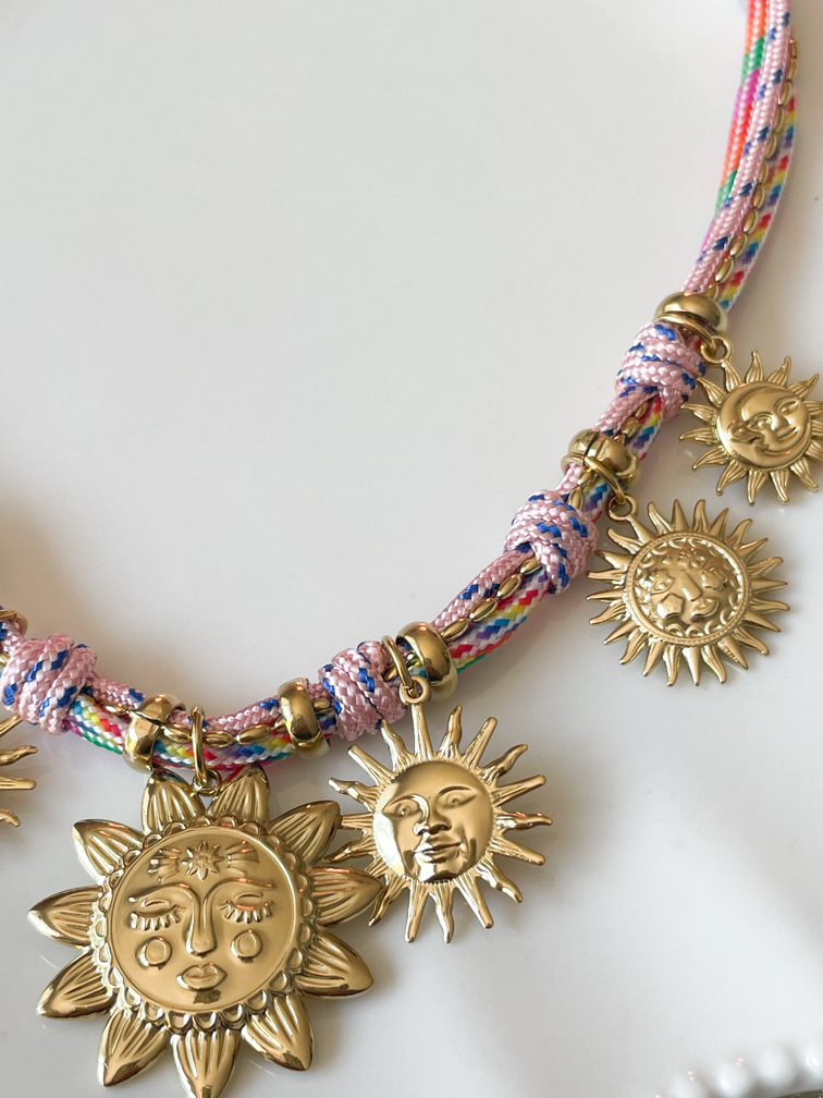 collier soleil fluo rose doré
