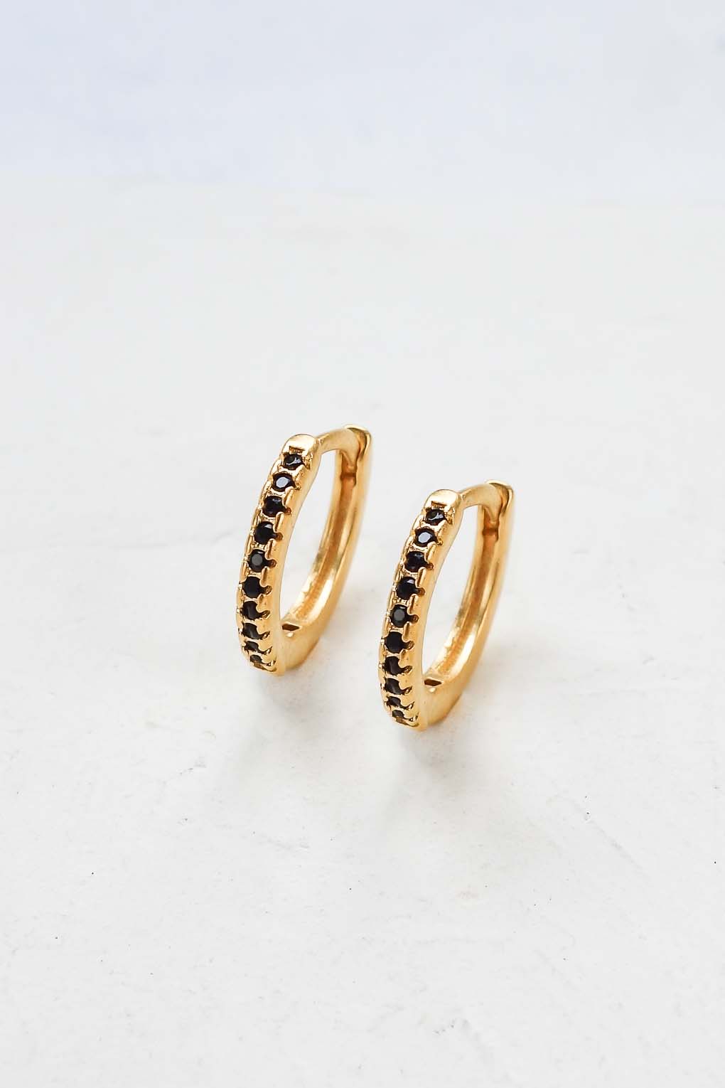 boucles Tyler noir doré de Shlomit Ofir
