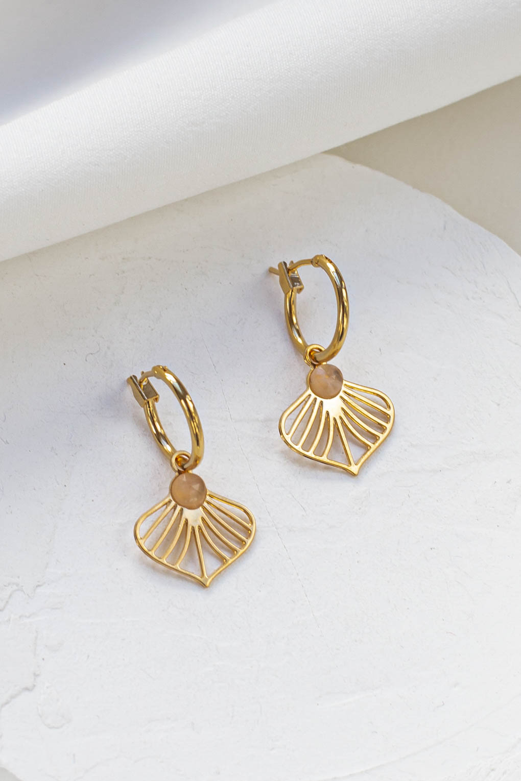 boucles Noya créoles rose doré de Shlomit Ofir