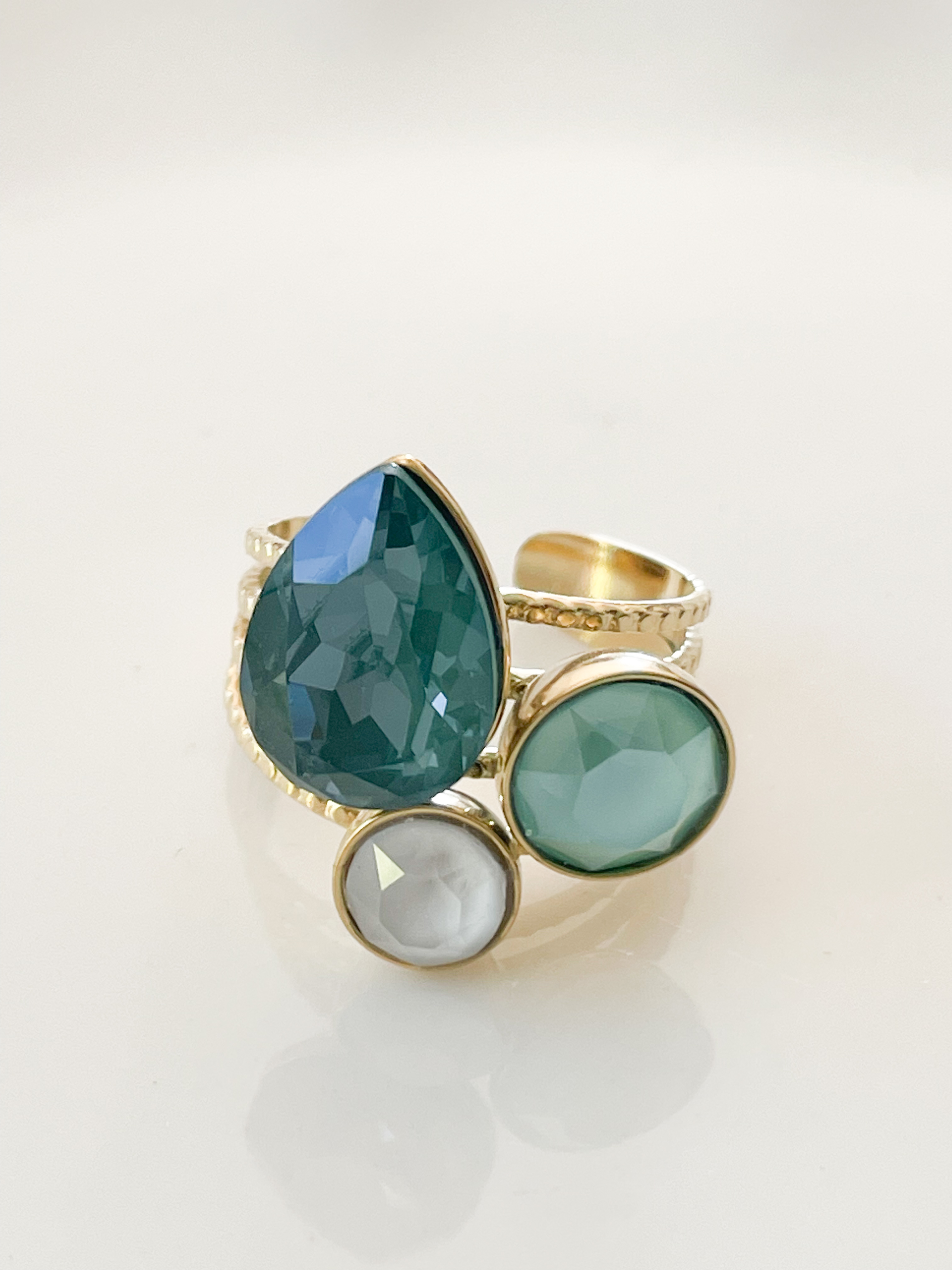 Bague cristal goutte bleu gris doré