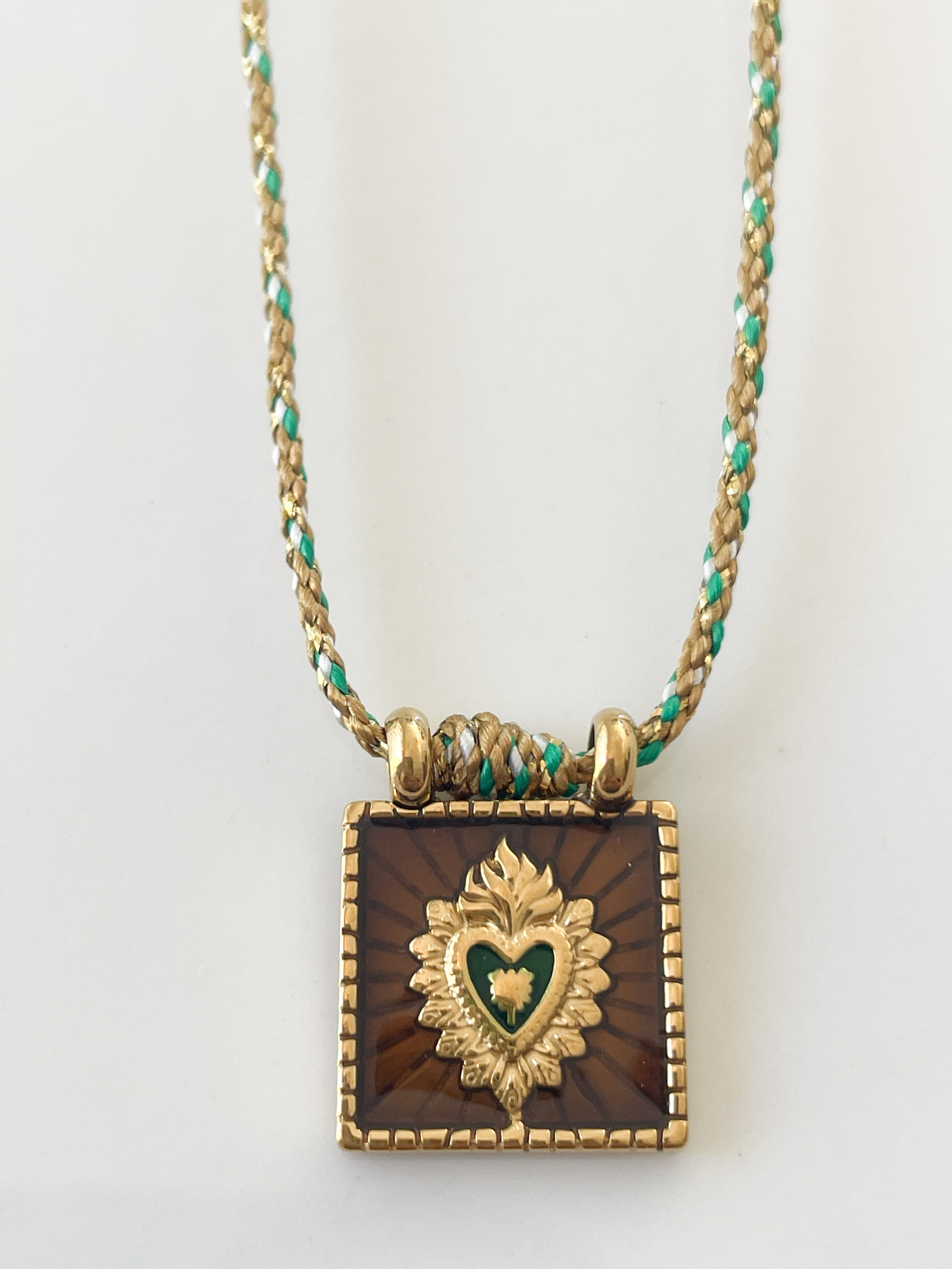 Collier médaillon coeur doré