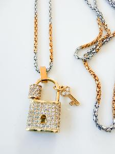 Collier sautoir cadenas doré argenté