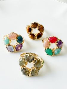 Bague fleur pierres pastel doré