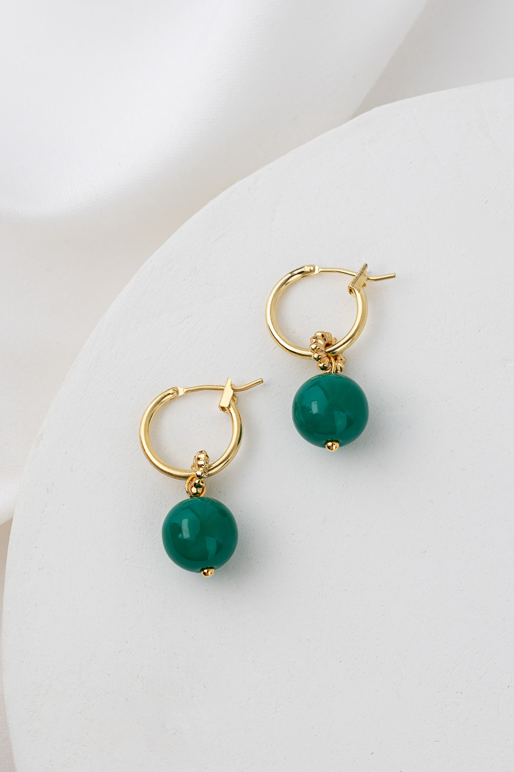 Boucles Lara vert fonçé doré de Shlomit Ofir