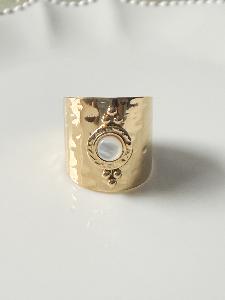 bague large nacré blanc doré