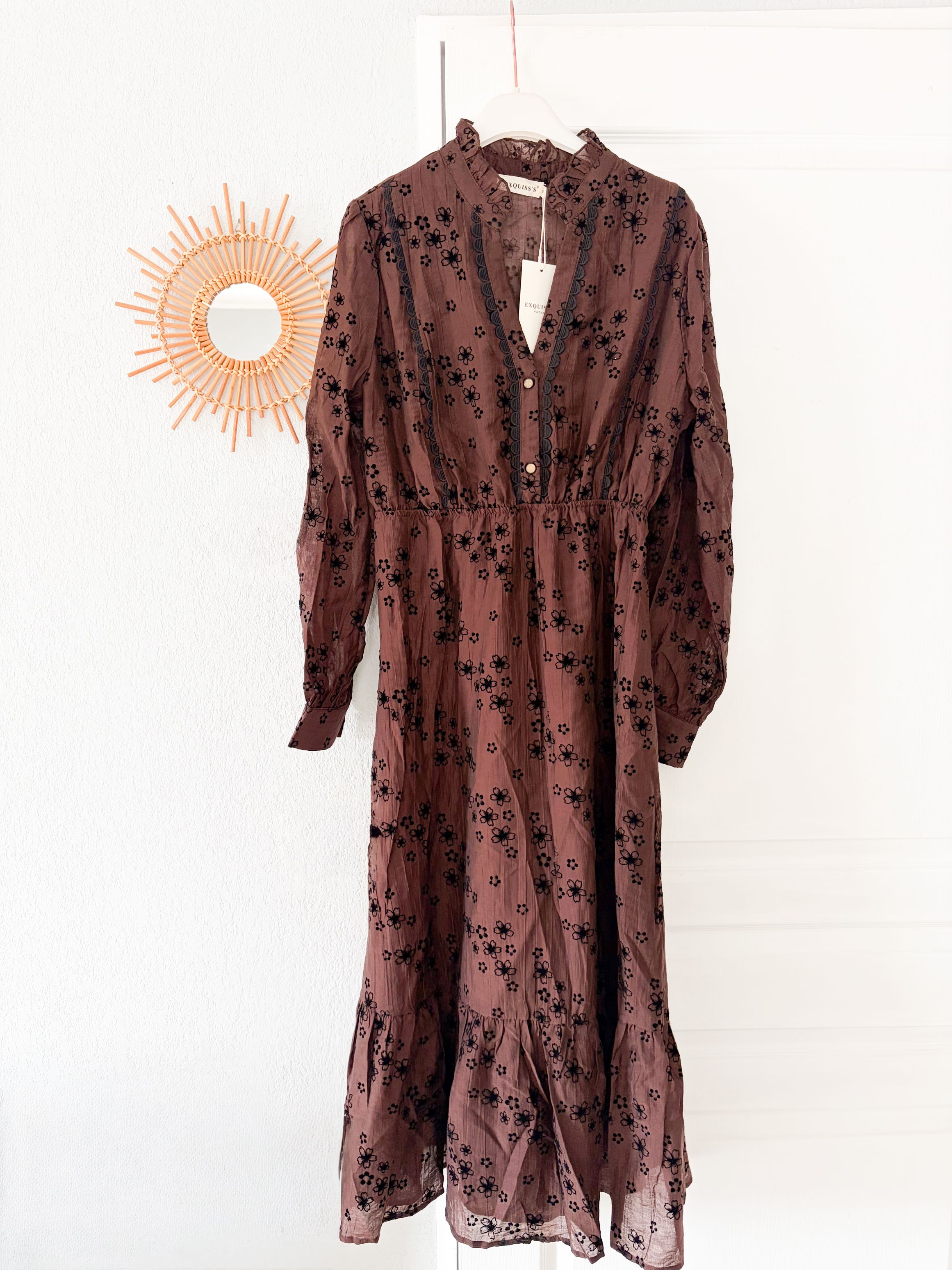 Robe marron brodée fleurs noires L 42